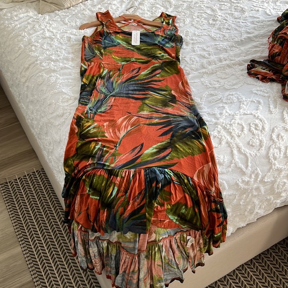 Soft Surrounding Fabiana Rouille Palms Hi
Low Jersey Ruffle Hem Dress - Picture 6 of 7